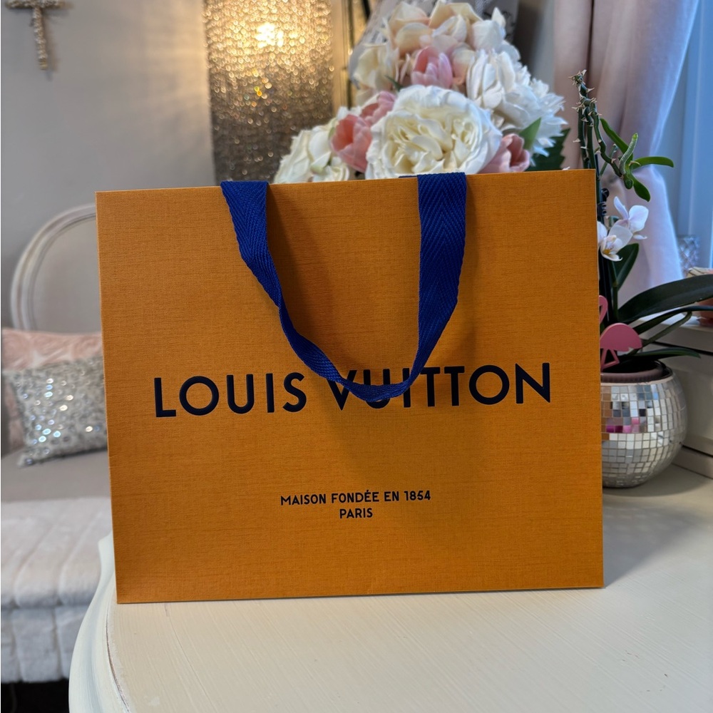 ✨New Louis Vuitton Paper Shopping Bag, Blue Cloth Handles. 8 1/4”H x 9 3/4”Wx6”D